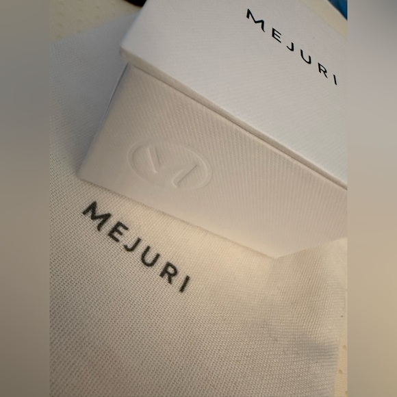 NEW Mejuri Floating Lab Grown SAPPHIRE NECKLACE
925 Sterling Silver Taylor Swift - Picture 7 of 14